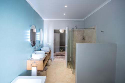 Luxury Room - Bathroom